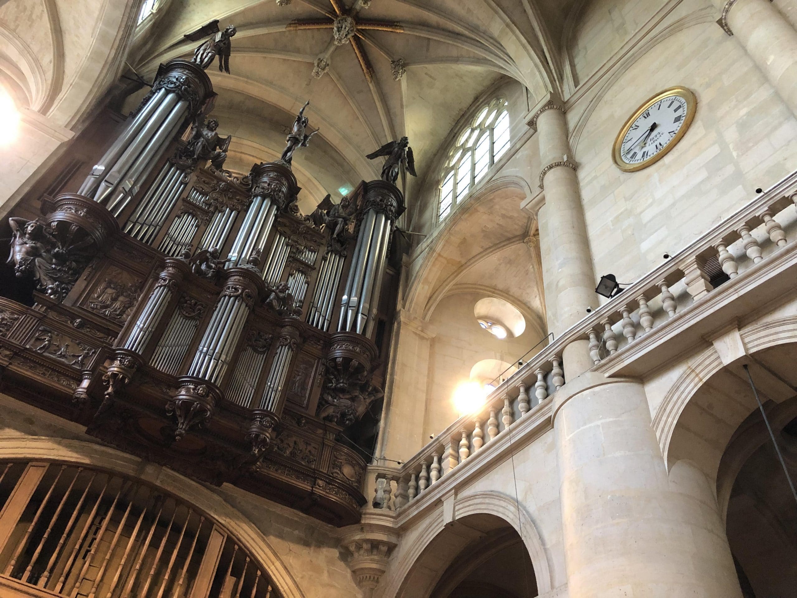デュリュフレが長年オルガニストを務めていた教会で、デュリュフレのレクイエムを「歌い」ました。＠サンテティエンヌ・デュ・モン教会（パリ）。